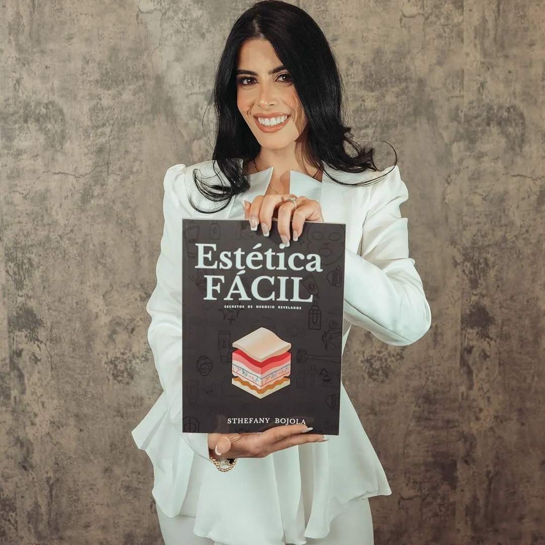 Sthefany Bojola, author of Estética Fácil